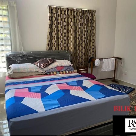 R & R Homestay Tanjung Karang Exterior foto